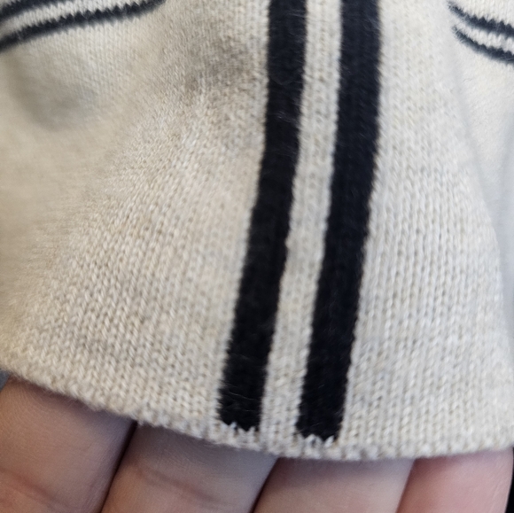 Tahari short sleeve sweater top with hood. Faux fur lined. 7/8 - Picture 5 of 6